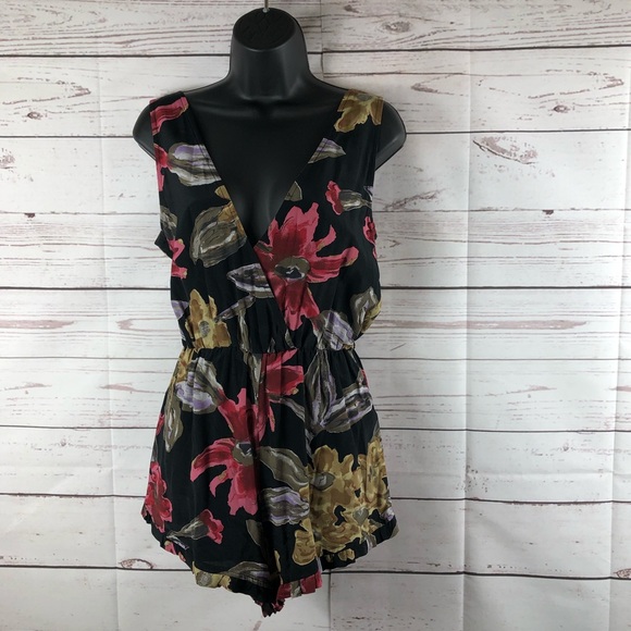 Free People Pants - Free people romper short Size S/P Black floral